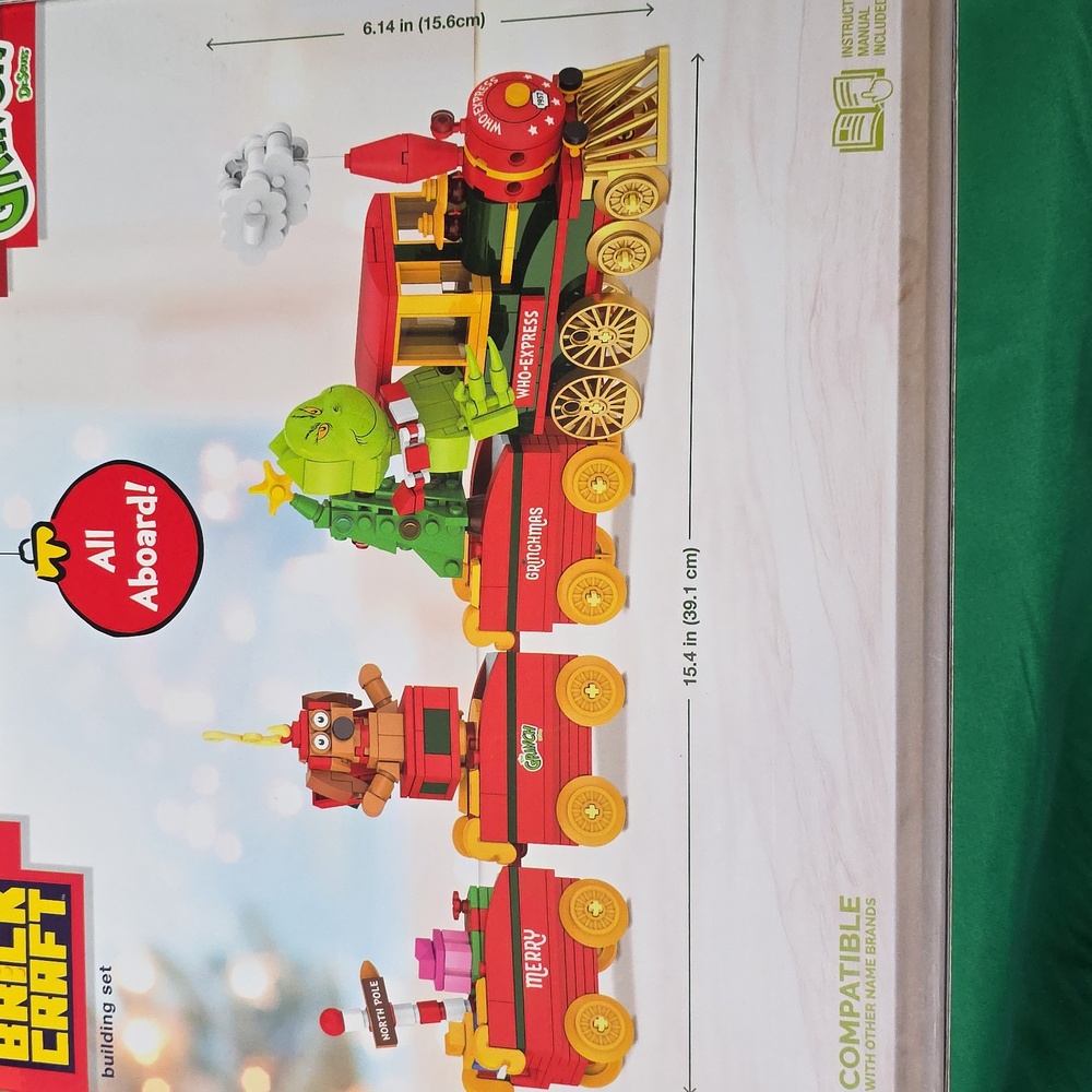 The Grinch Who-Express Train Set - Red & Green Whoville 527 Pieces Brick Craft - Picture 5 of 5
